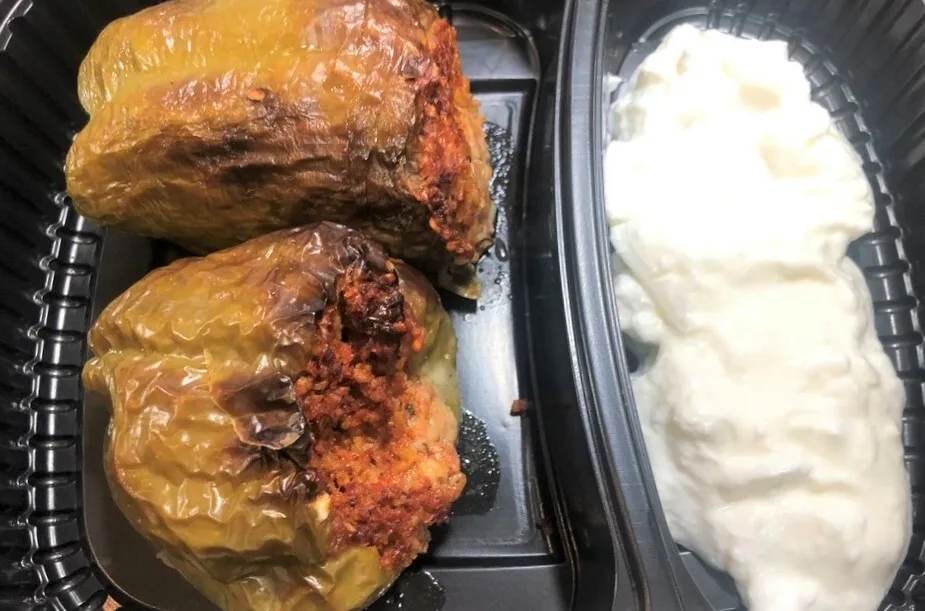 Пълнени чушки с кайма и ориз + кисело мляко