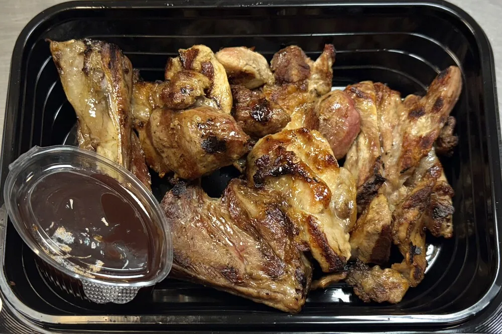 Свински ребра на скара със сос барбекю