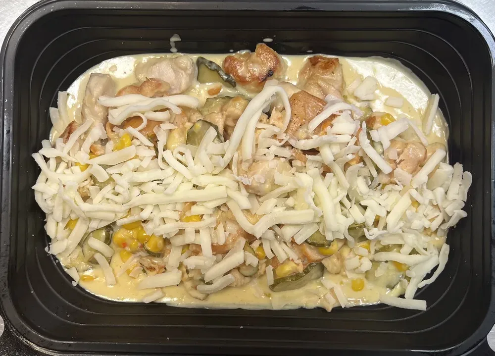 Пилешко бон филе с пушено пиле ,кисели краставички и царевица /пиле Фантазия/