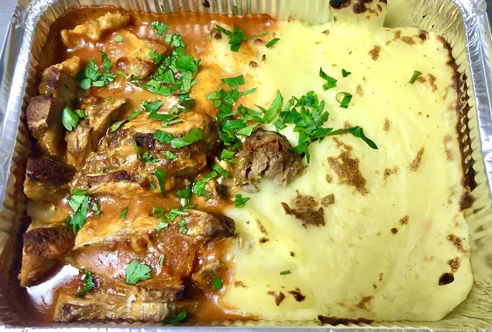 Печен свински джолан с ловджийски сос и картофено пюре