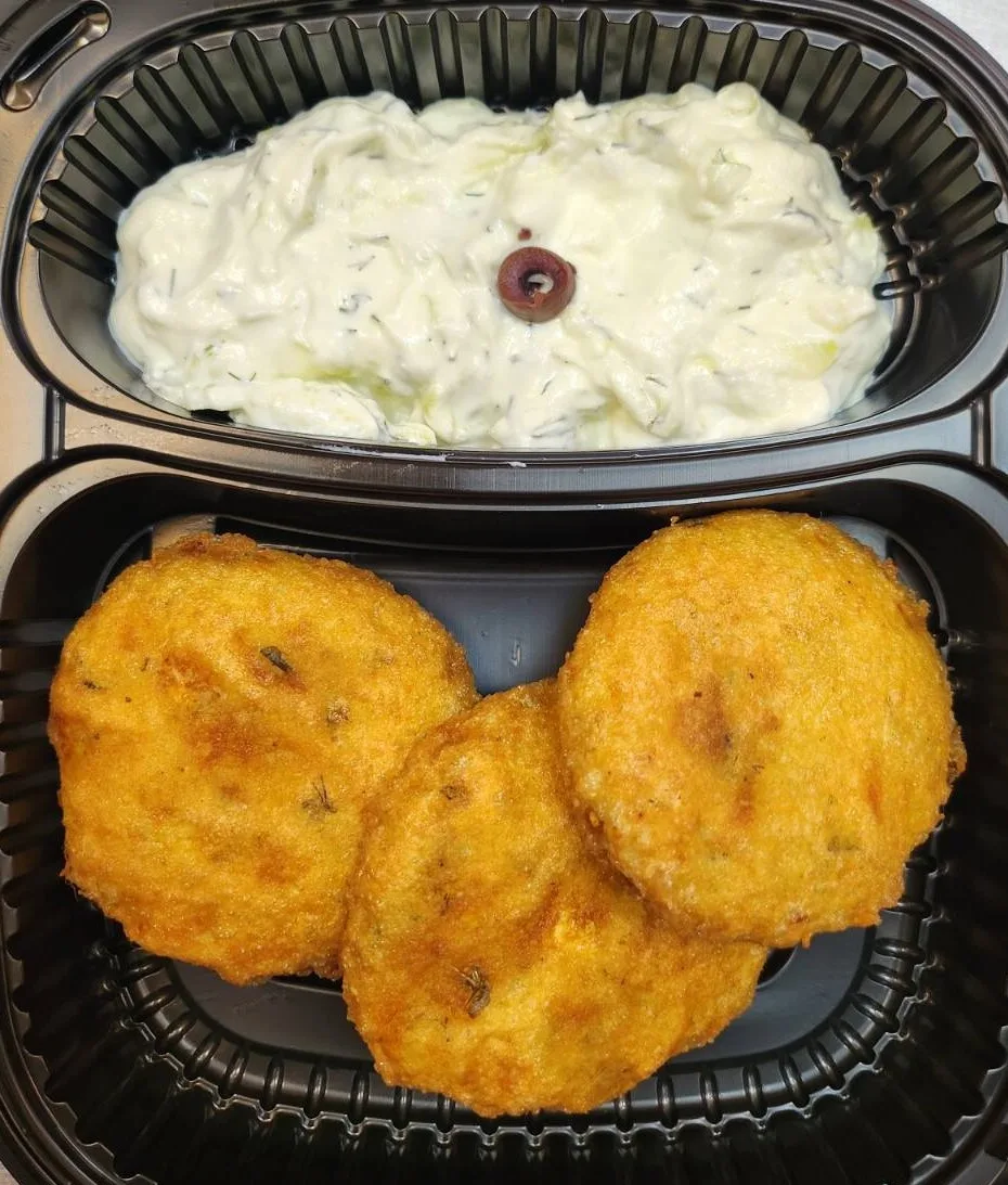 Картофени кюфтенца със сирене 3 бр с гарнитура по избор