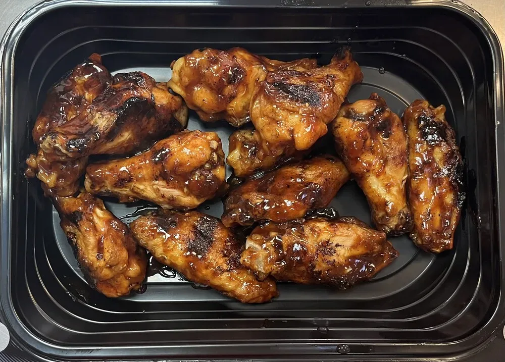 Пилешки крила на скара със сос барбекю