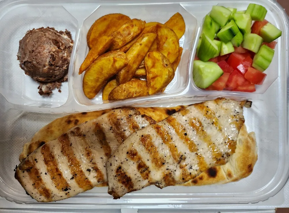 Комбо меню с пилешко филе на скара