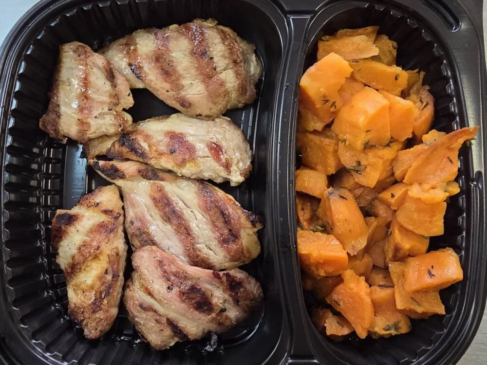 Свинско бон филе на скара /170г/ +1 бр /150 г / гарнитура по избор