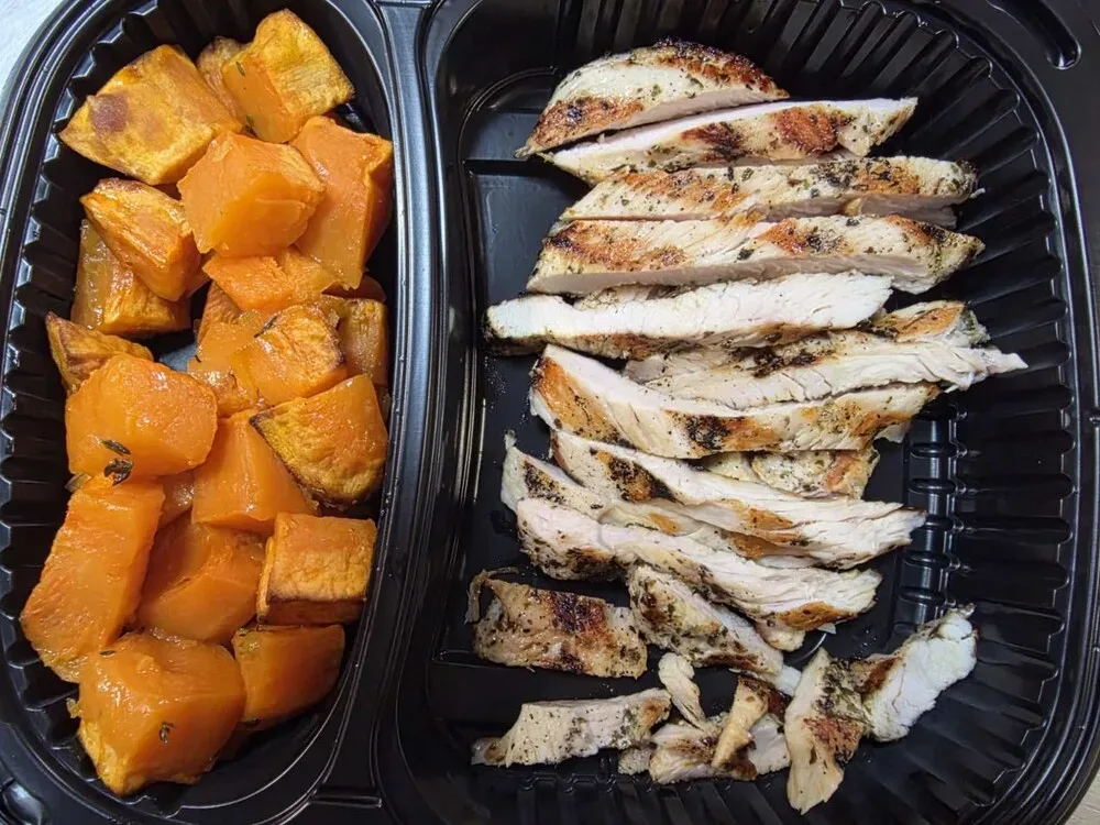 Пуешко филе /170г/ + 1 бр /150 г/ гарнитура по избор