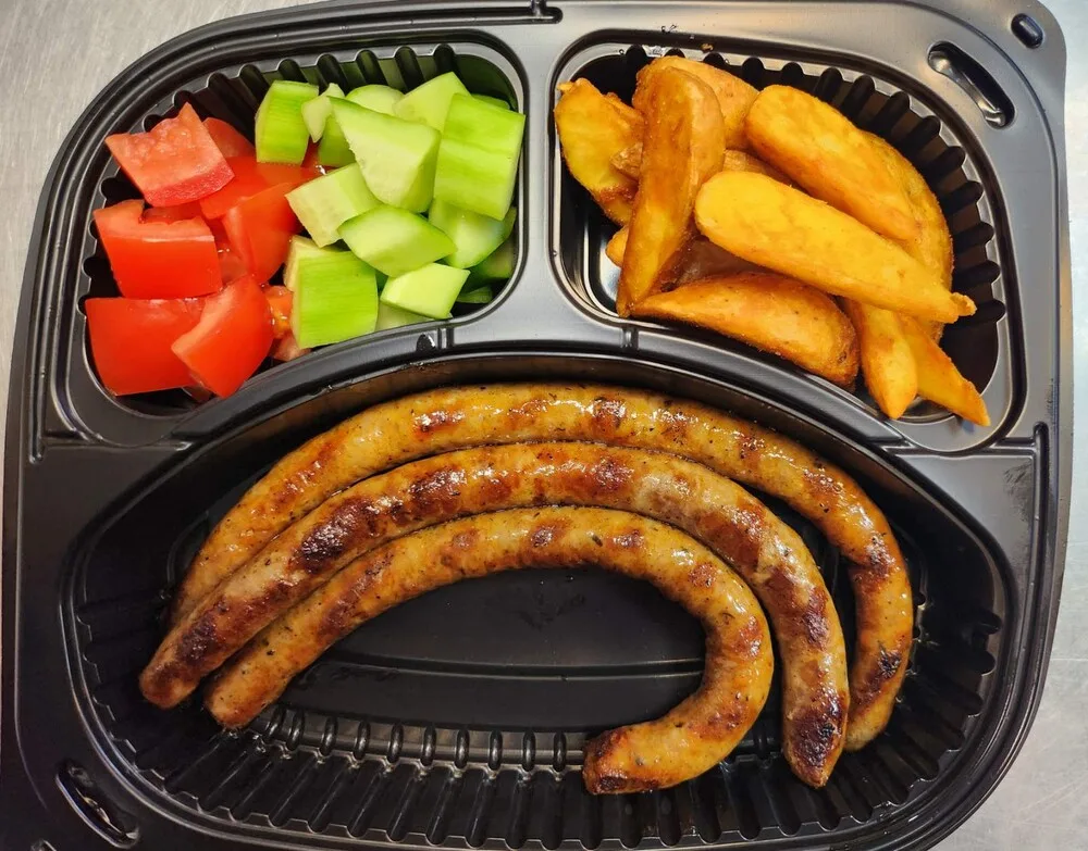 Карначета на скара с домати и краставици и картофи Уеджис