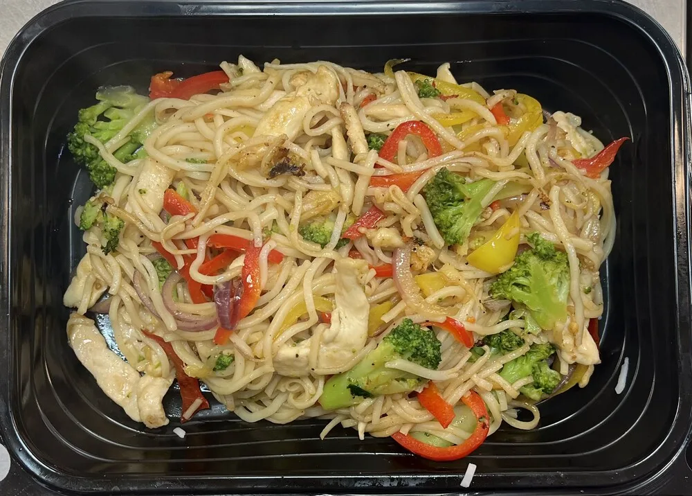 Нудли с пиле Терияки и зеленчуци