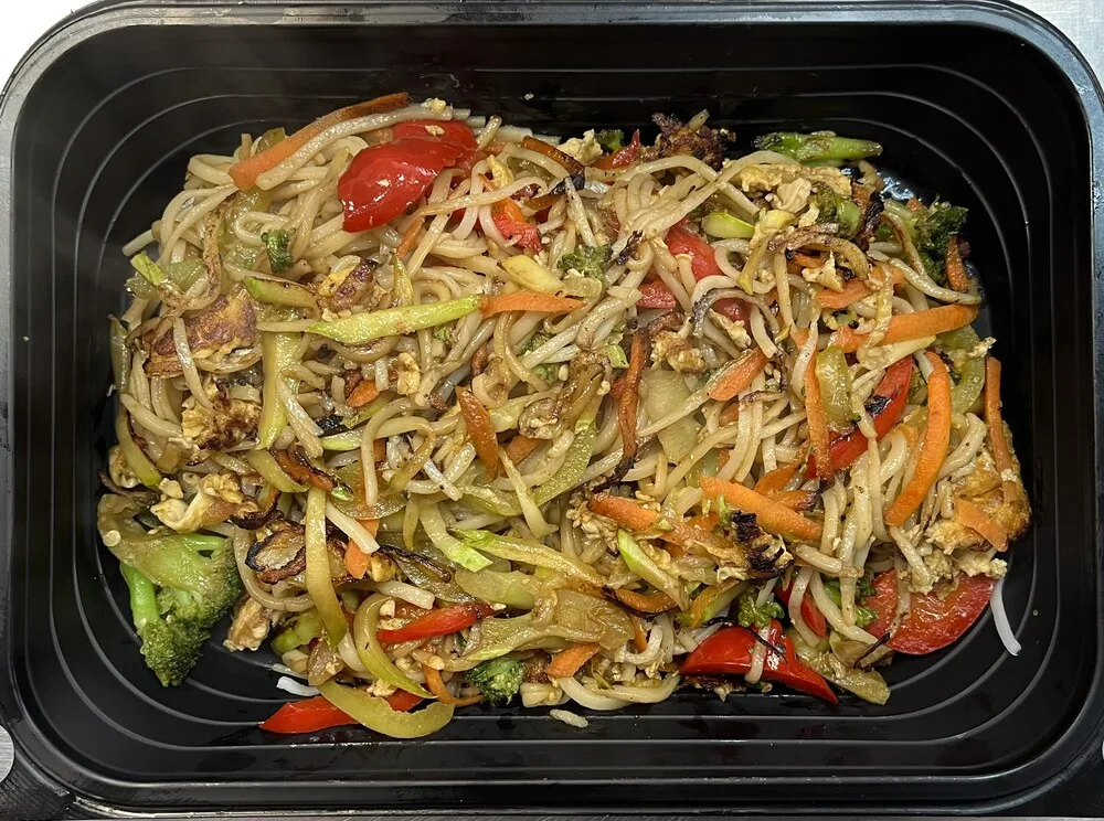 Яйчени нудли със зеленчуци