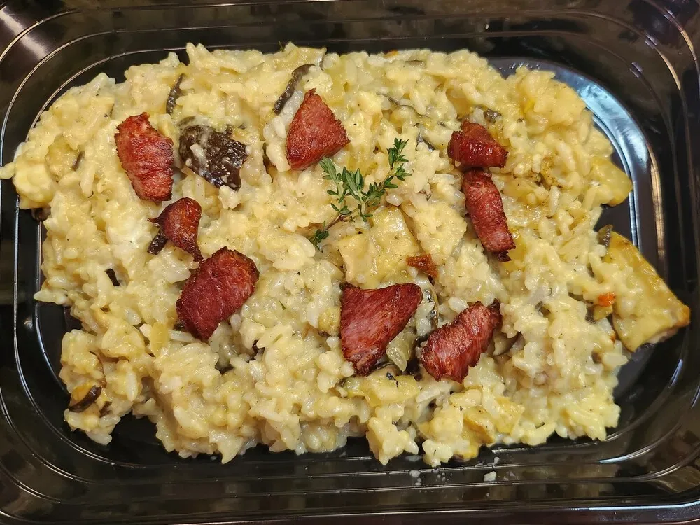 Ризото с манатарки, хрупкав бекон и прясна мащерка