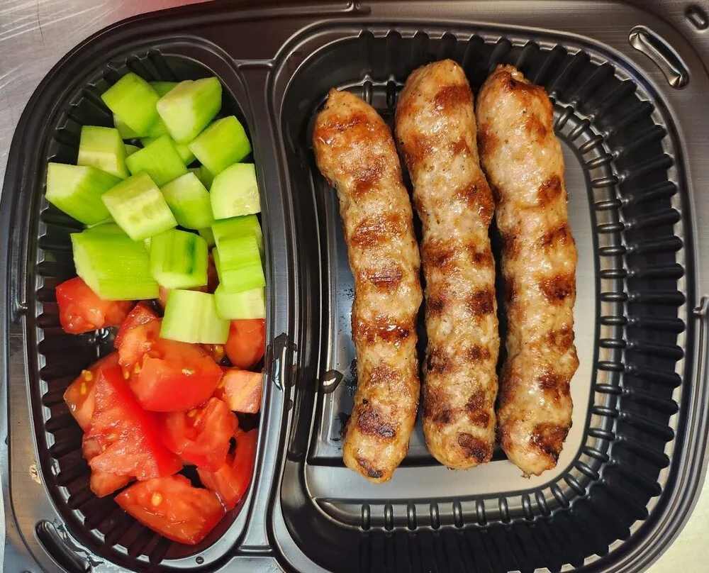 Порция от кебапчета на скара 3бр.с гарнитура по избор